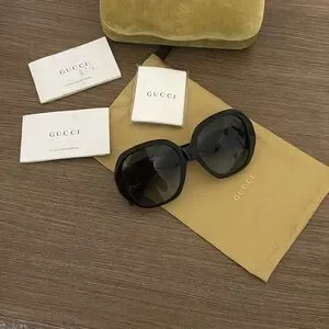 Gucci | Accessories | Gucci Black Oversized Sunglasses  display picture 3